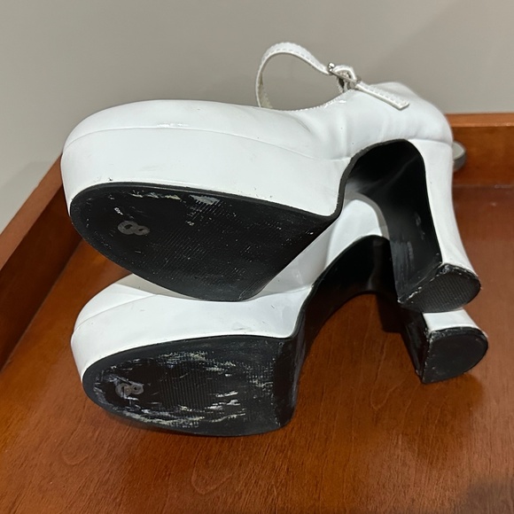 Funtasma Mary Jane Pump, White, Size 8 - Picture 3 of 10